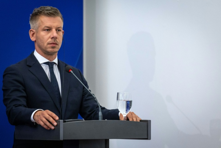 Le Premier ministre hongrois  Peter Magyar à Bratislava en Slovaquie le 10 septembre 2026 ( AFP / TOMAS BENEDIKOVIC )