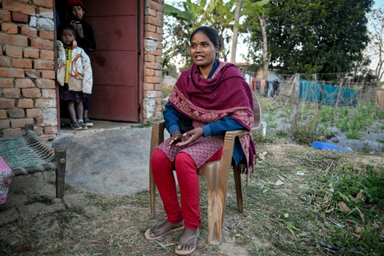 Chandmani Kerketta, spécialiste de l'annotation de données par IA, lors d'un entretien avec l'AFP à Parchuttu, dans l'État du Jharkhand, le 15 janvier 2026 en Inde ( AFP / Arun SANKAR )