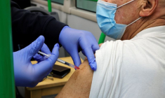 EUROPE, LA "ROULETTE RUSSE" DES INJECTIONS ANTI-COVID-19 FACE À LA PÉNURIE D'AIGUILLES