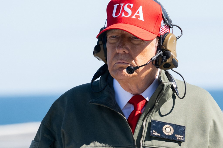 Donald Trump, à bord de l'USS George H.W. Bush, près de Norfolk (Virginie), en octobre 2025 (illustration) ( AFP / SAUL LOEB )