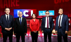 (De g à d) Les candidats à la primaire du PS et de Place publique — Raphaël Glucksmann, Emmanuel Maurel, Ségolène Royal, Olivier Faure et Jérôme Guedj posent avant un débat organisé par LCI à Boulogne-Billancourt, le 23 septembre 2026 ( POOL / JULIEN DE ROSA )
