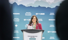 La ministre canadienne Anita Anand à l'ouverture de la rencontre des ministres des Affaires étrangères du G7, le 11 novembre 2025 à Niagara ( AFP / Geoff Robins )