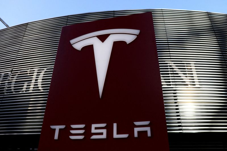 TESLA RAPPELLE PRÈS DE 54.000 VÉHICULES DOTÉS DE SON LOGICIEL DE CONDUITE AUTONOME COMPLÈTE