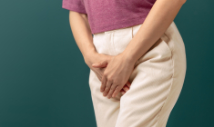L'approche principale contre l'incontinence urinaire consiste à suivre un traitement basé notamment sur la rééducation du plancher pelvien à l'aide d'exercices guidés par des professionnels spécialisés. (crédit: Adobe Stock)