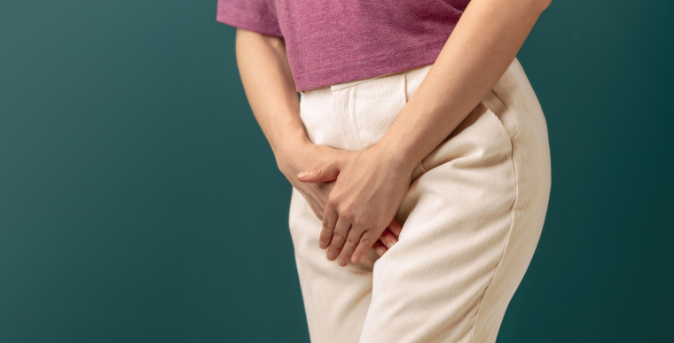 L'approche principale contre l'incontinence urinaire consiste &agrave; suivre un traitement bas&eacute; notamment sur la r&eacute;&eacute;ducation du plancher pelvien &agrave; l'aide d'exercices guid&eacute;s par des professionnels sp&eacute;cialis&eacute;s. (cr&eacute;dit: Adobe Stock)