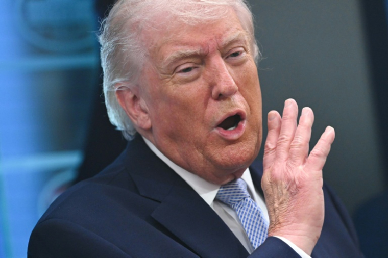 Le président américain Donald Trump lors d'une conférence de presse sur la guerre au Moyen-Orient à la Maison Blanche, le 6 avril 2026 à Washington ( AFP / SAUL LOEB )