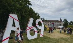 Un campement d'opposants à l'A69, au château de Scopont près de Morens-Scopont (Tarn), le 5 juillet 2025 ( AFP / Ed JONES )
