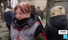 Guerre en Ukraine : à la morgue de Boutcha, les familles de victimes défilent