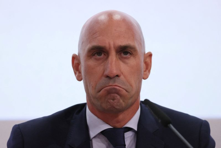 Le président de la Fédération espagnole de football, Luis Rubiales, lors d'une conférence de presse en Suisse