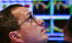 WALL STREET OUVRE EN HAUSSE