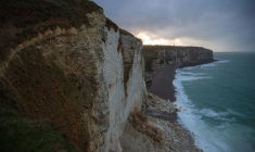 Les falaises effondrées à Etretat le 4 janvier 2022  ( AFP / Sameer Al-DOUMY )