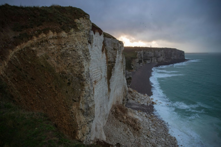Les falaises effondrées à Etretat le 4 janvier 2022 ( AFP / Sameer Al-DOUMY )