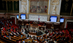 L'Assemblée nationale confirmera-t-elle son vote ? Les députés ont achevé samedi dans les temps impartis l'examen de deux propositions de loi, l'une sur les soins palliatifs et l'autre relative au "droit à l'aide à mourir", sur lesquels deux votes solennels se tiendront mardi ( AFP / Thomas SAMSON )