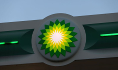 Le logo BP dans une station-service BP à Manhattan, New York