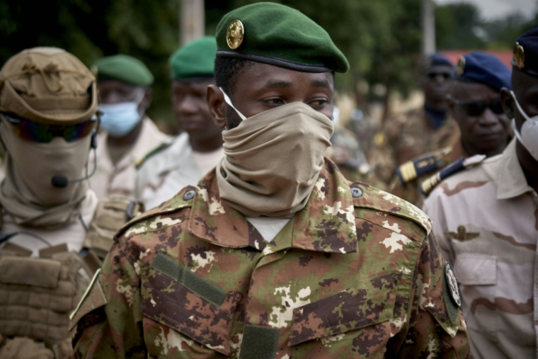Le colonel Assimi Goita, président du CNSP (Comité national pour le salut du peuple), arrive aux funérailles de l'ancien président malien, le général Moussa Traoré, à Bamako, le 18 septembre 2020. ( AFP / MICHELE CATTANI )