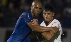 Au Brésil, une bagarre générale et une prise de judo sur le terrain