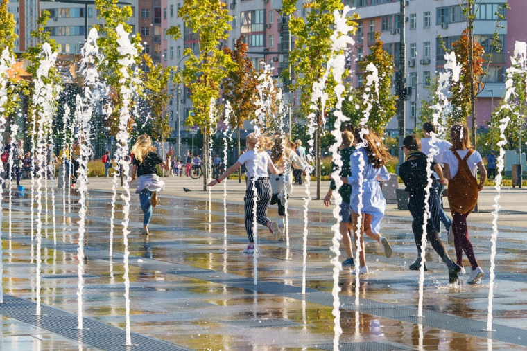 Avez-vous songé à ces endroits (souvent gratuits) qui peuvent vous soulager pendant la canicule ? (Visuel Adobe Stock)