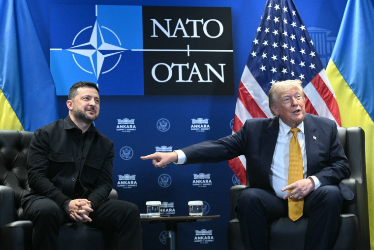 Volodymyr Zelensky et Donald Trump, à Ankara, le 8 juillet 2026 ( AFP / SAUL LOEB )