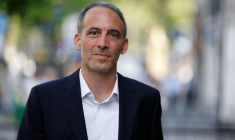 Raphaël Glucksmann à Paris le 28 mai 2026 ( AFP / SIMON WOHLFAHRT )