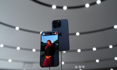 L'iPhone 15 Pro lors de sa présentation au siège de la société à Cupertino