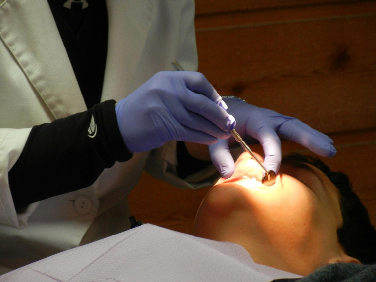 Les escrocs facturaient des soins fictifs à la CPAM pour des patients couverts par la Complémentaire santé solidarité. (Photo d'illustration) (Pixabay / mlarsson62)