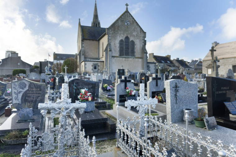 Le cimetière et l'église de l'île de Monène de Molène, dans le Finistère, le 3 février 2026  ( AFP / Fred TANNEAU )