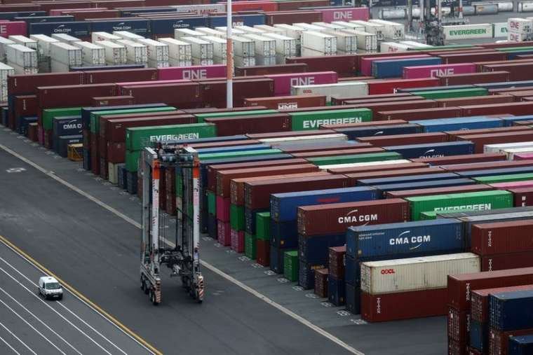 Conteneurs au terminal France Port 2000 du Havre