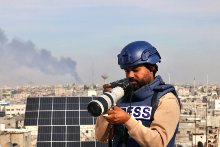 Le journaliste palestinien Abdoul Raouf Shaat le 23 décembre 2023, à Rafah dans les Territoires palestiniens ( AFP / Said KHATIB )