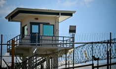 Mirador de la nouvelle prison de haute sécurité inaugurée au Costa Rica, inspirée de la mégaprison anti-gangs du Salvador, le 14 octobre 2026 ( AFP / Ezequiel BECERRA )
