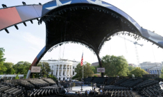 La structure construite pour accueillir les combats de MMA à la Maison Blanche, à Washington, le 11 juin 2026 ( AFP / SAUL LOEB )