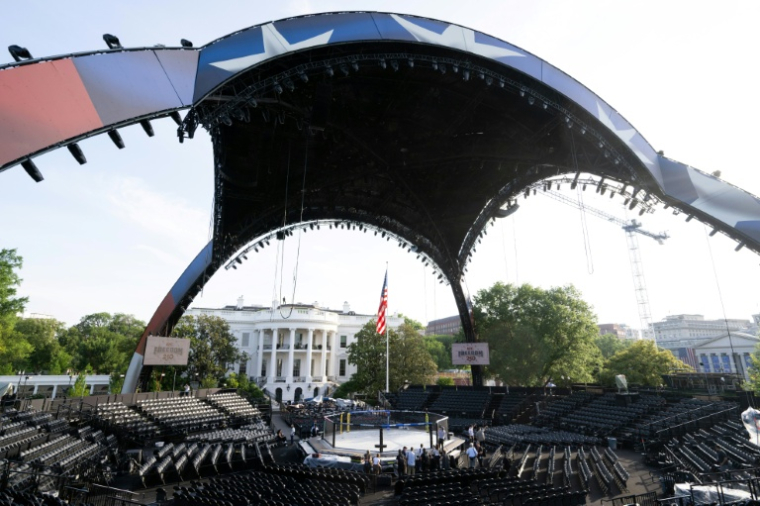La structure construite pour accueillir les combats de MMA à la Maison Blanche, à Washington, le 11 juin 2026 ( AFP / SAUL LOEB )