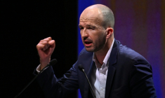 Le coordinateur de La France insoumise Manuel Bompard, à Marseille le 6 décembre 2025 ( AFP / Miguel MEDINA )
