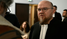 Me François Zind, avocat des parties civiles, lors du  procès de Nestlé à Nancy le 23 mars 2026 pour des décharges sauvages près de ses sites d'embouteillage d'eau minérale dans les Vosges ( AFP / Jean-Christophe VERHAEGEN )