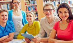 En détachant de votre foyer fiscal votre enfant, vous pouvez déduire de vos revenus 5.795 euros par an. (© DR)