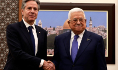 Le secrétaire d'État américain Antony Blinken rencontre le président palestinien Mahmoud Abbas