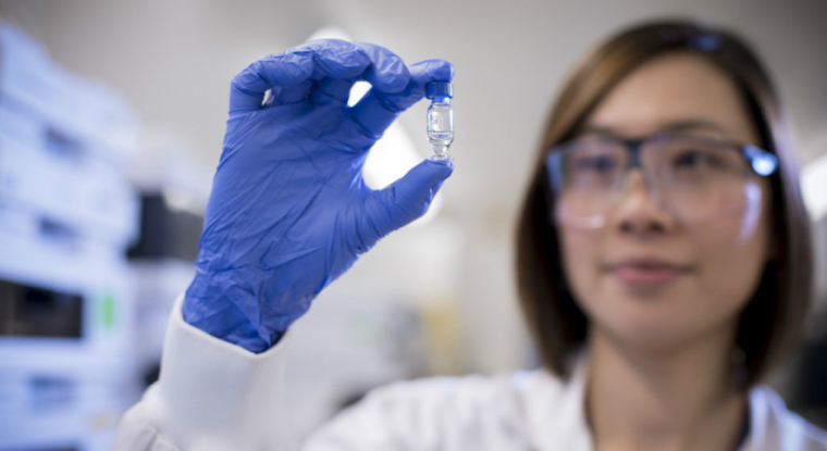 Laboratoire biochimie Sanofi. (© Sanofi)