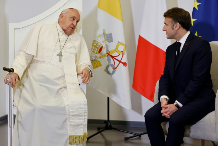 Le pape François et le président de la République Emmanuel Macron à Ajaccio en Cors-du-Sud le 15 décembre 2024 ( POOL / Ludovic MARIN )