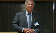 Le milliardaire Vincent Bolloré, actionnaire majoritaire du groupe de médias Canal+, assiste à une audition de la Commission d'enquête sur l'audiovisuel à l'Assemblée nationale, le 24 mars 2026 à Paris ( AFP / Thomas SAMSON )