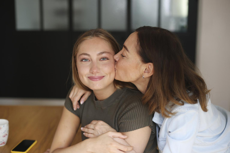 Selon le montant du prêt, le prêt familial peut aider à compléter un apport personnel, éviter la souscription d’un crédit bancaire ou profiter de conditions d’emprunt plus souples. ( crédit photo : Getty Images )