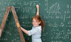 En bout de course, il ne reste plus que 4 femmes pour 10 hommes diplômées dans les filières STIM (science, ingénierie, technologie et mathématiques). Pourquoi ? (crédit : Adobe Stock)