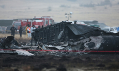 Le site du crash d'un avion cargo militaire turc C-130 dans la région de Sighnaghi, à la frontière entre la Géorgie et l'Azerbaïdjan, le 12 novembre 2025 ( AFP / Giorgi ARJEVANIDZE )