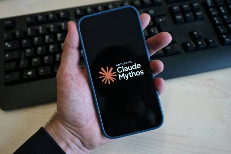 Anthropic a annoncé suspendre ses deux nouveaux modèles, sa version très restreinte Mythos 5 et sa déclinaison bridée pour le grand public, Fable 5, afin de se conformer à une injonction des autoriés américaines ( AFP / Nicolas TUCAT )
