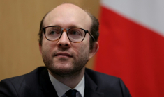 Le député Horizons Jérémie Patrier-Leitus, président de la commission d'enquête sur l'audiovisuel public, lors d'une audition à l'Assemblée nationale, le 2 février 2026 à Paris ( AFP / Thomas SAMSON )