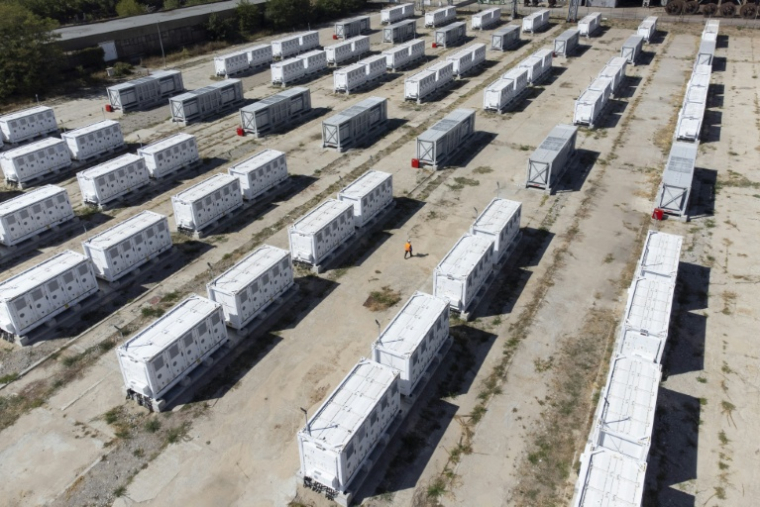 Un site de stockage de batteries près de Galabovo, en Bulgarie, le 18 septembre 2026 ( AFP / Nikolay DOYCHINOV )