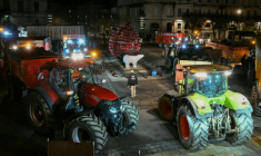 Manifestation d'agriculteurs pour protester contre la gestion gouvernementale de la dermatose bovine à Auch le 27 décembre 2025 ( AFP / Matthieu RONDEL )