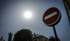 Une rue de Paris durant la vague de chaleur, le 25 mai 2026 ( AFP / STEPHANE DE SAKUTIN )