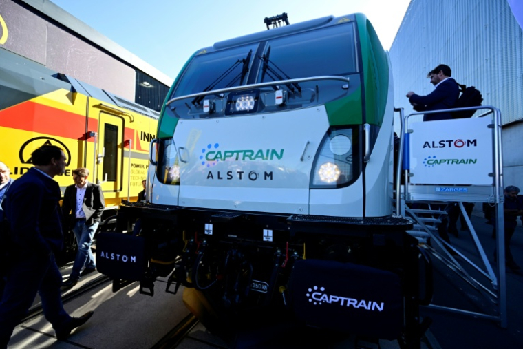 Une locomotive Traxx Universal d'Alstom exposée au salon international InnoTrans, le 22 septembre 2026 à Berlin ( AFP / John MACDOUGALL )
