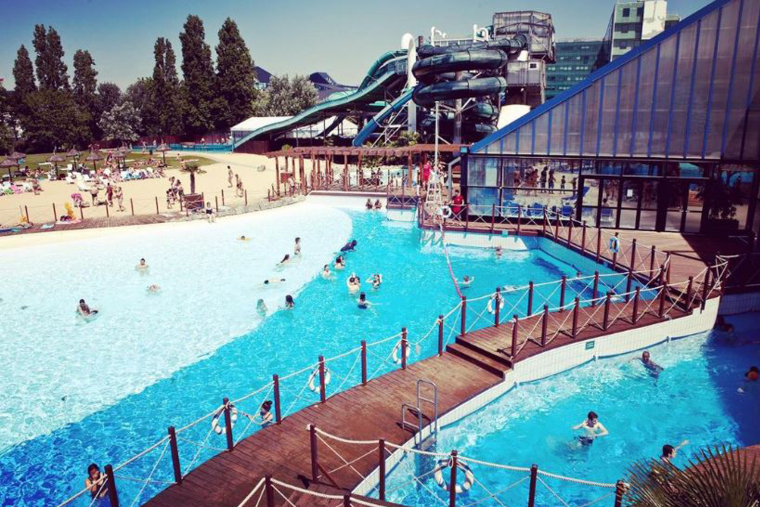 Les parcs aquatiques sont l'une des attractions phares de l'été. Crédit photo : capture Instagram @aquaboulevard