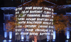 Cérémonie d'inauguration du jardin du 13 novembre 2015, à Paris, en hommage aux victimes des attentats perpétrés il y a dix ans, le  dans la capitale et à Saint-Denis ( POOL / Ludovic MARIN )