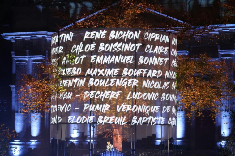 Cérémonie d'inauguration du jardin du 13 novembre 2015, à Paris, en hommage aux victimes des attentats perpétrés il y a dix ans, le  dans la capitale et à Saint-Denis ( POOL / Ludovic MARIN )